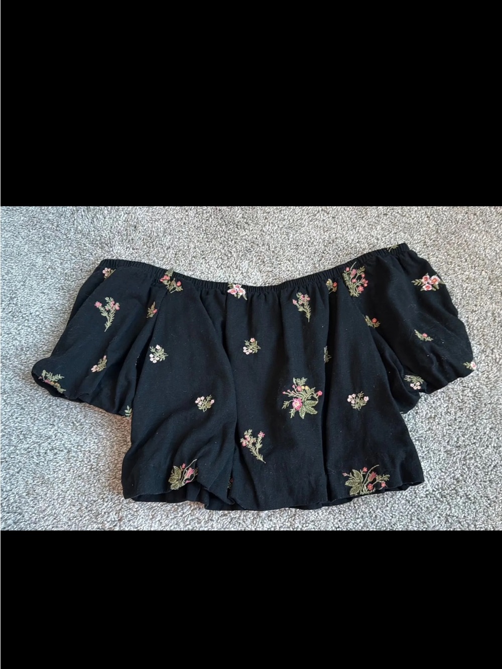 American Eagle Outfitters Black Floral Off-Shoulder Crop Top